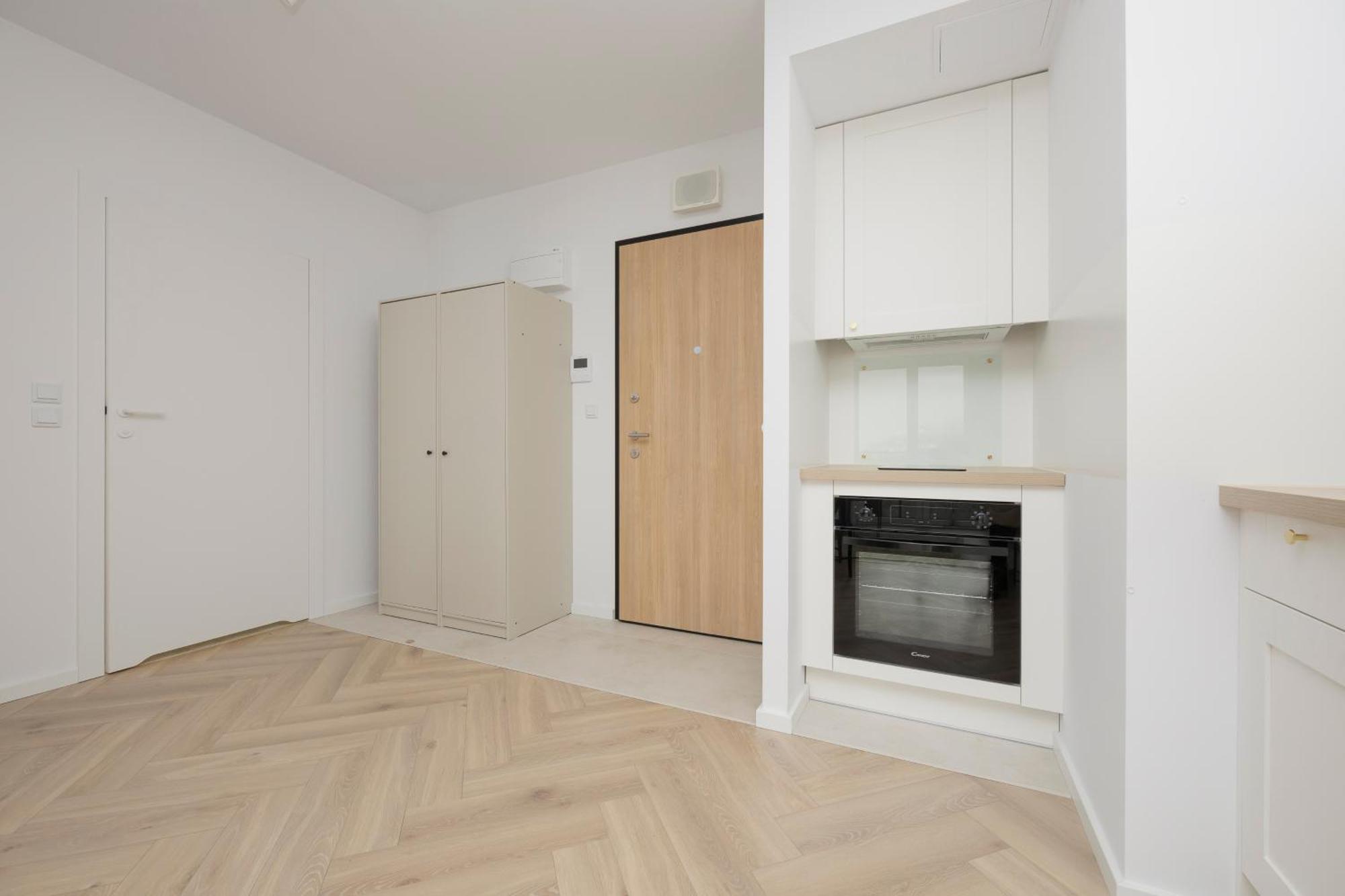 Modern With Balcony Near Aleje Jerozolimskie By Renters Apartment Warsaw