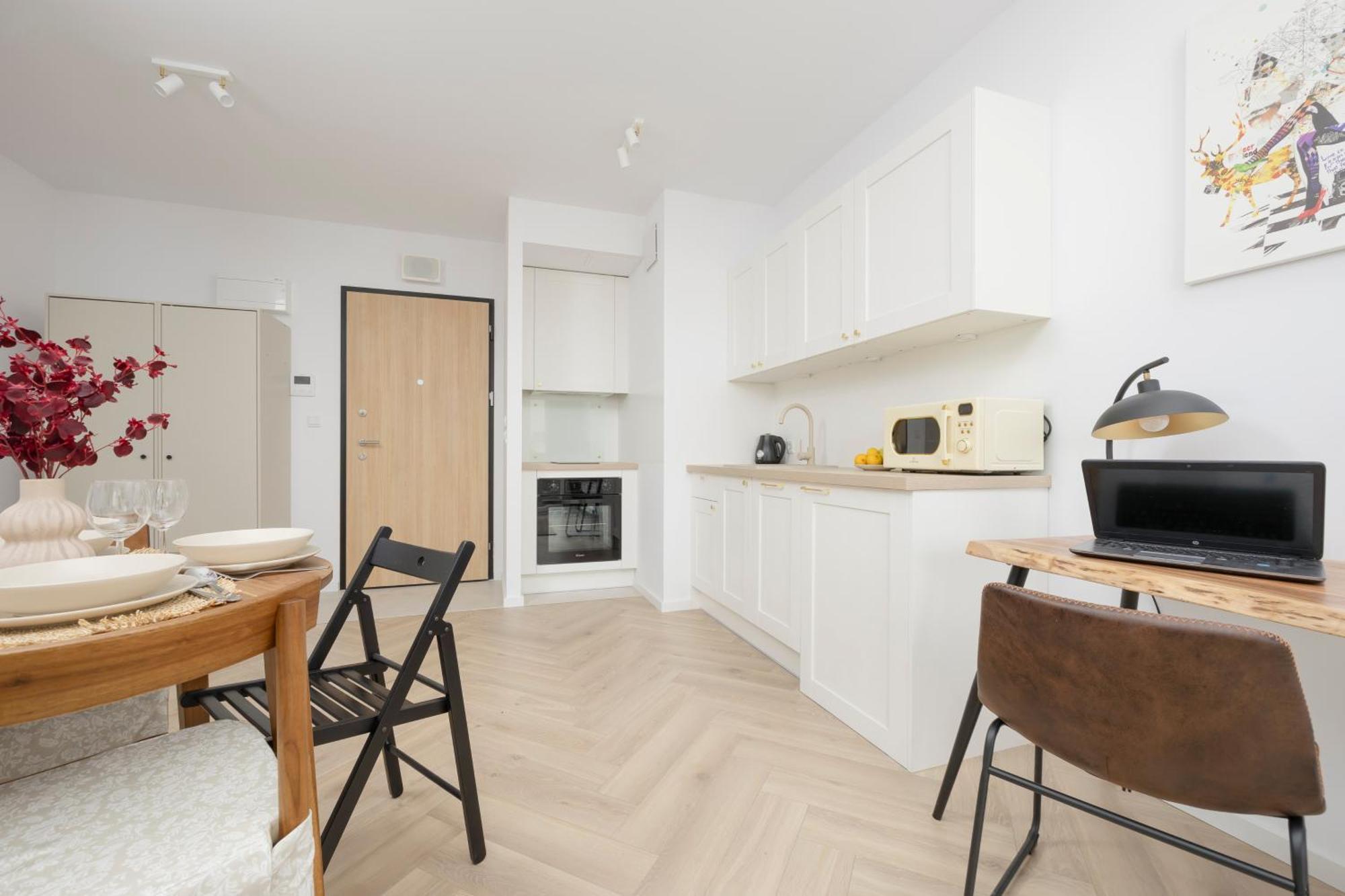 Modern With Balcony Near Aleje Jerozolimskie By Renters Warsaw